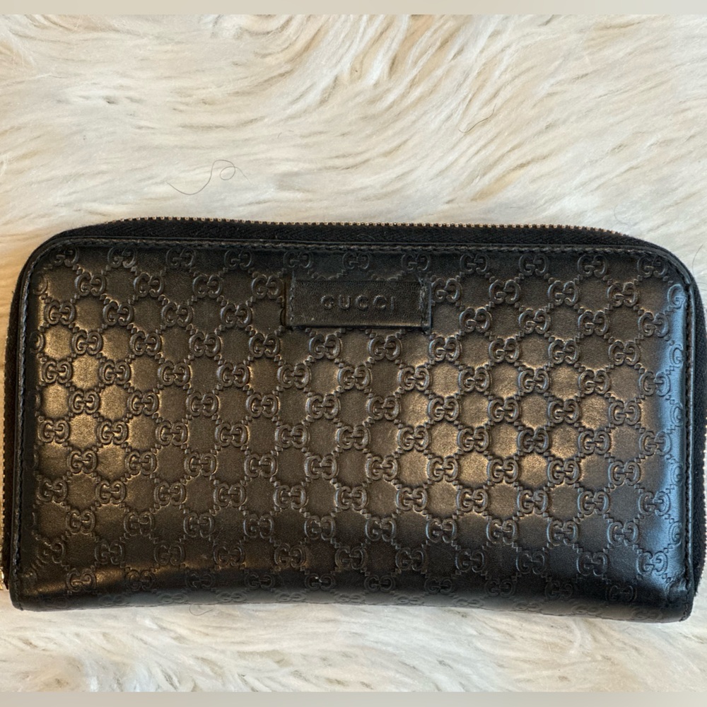 AUTH BLACK GUCCI WALLET